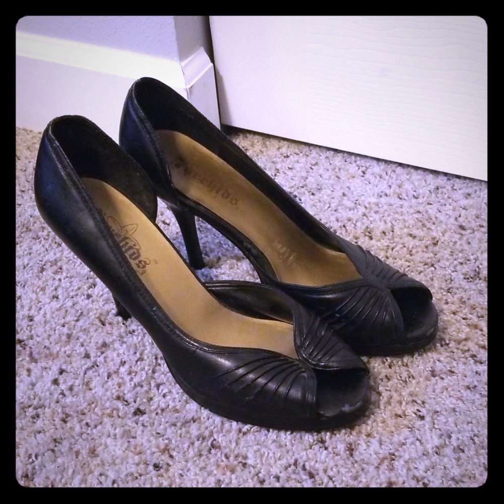 Fun black party heels.